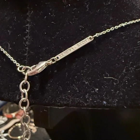 Kendra Scott Nola Silver Tone Pendant Necklace in Iridescent Drusy - Picture 7 of 8